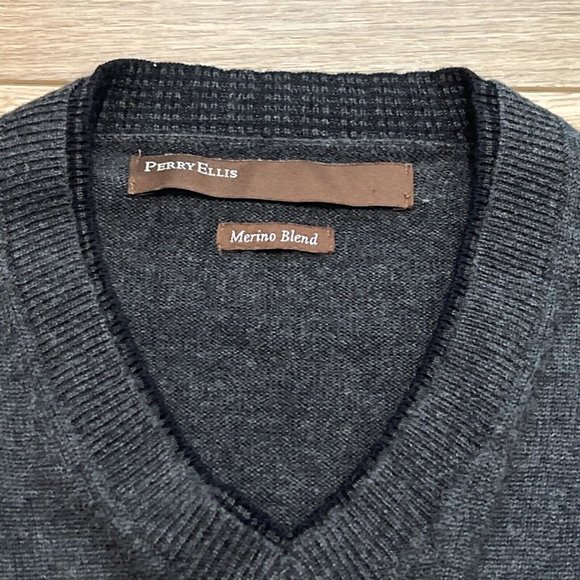 Men's Perry Ellis Sweater SZ Small Merino Wool Blend Gray Pullover V Neck - Picture 3 of 12